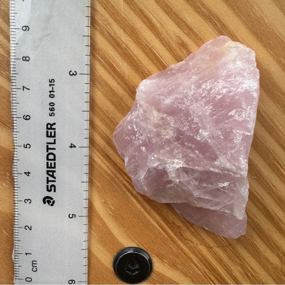 Raw Rose Quartz crystal, collectible, mineral, rock, witchy, magic - Picture 3 of 4